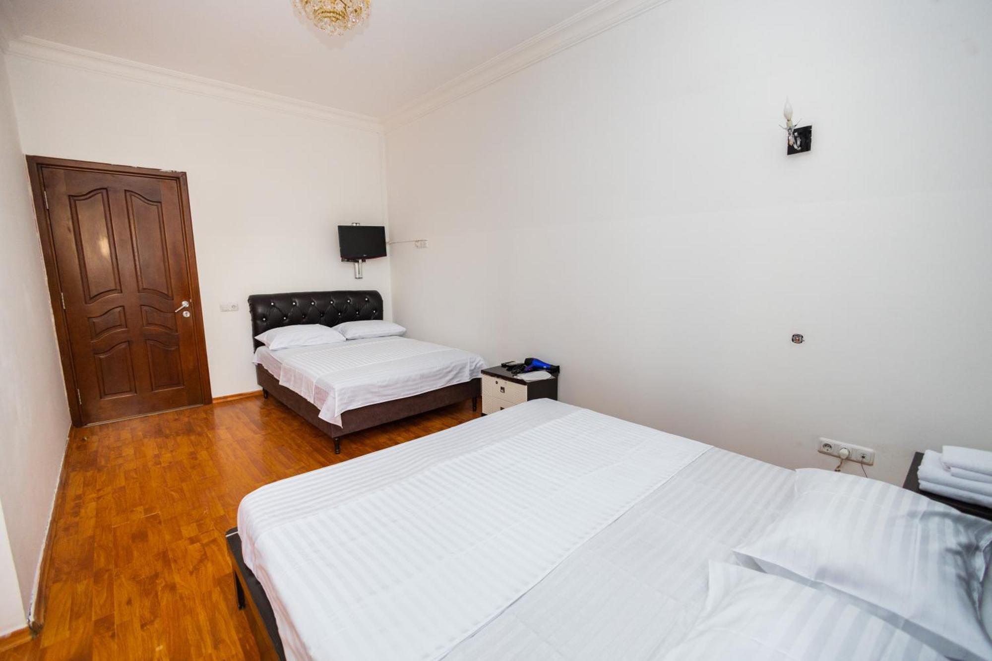 Yan Hotel Erevan Exterior foto