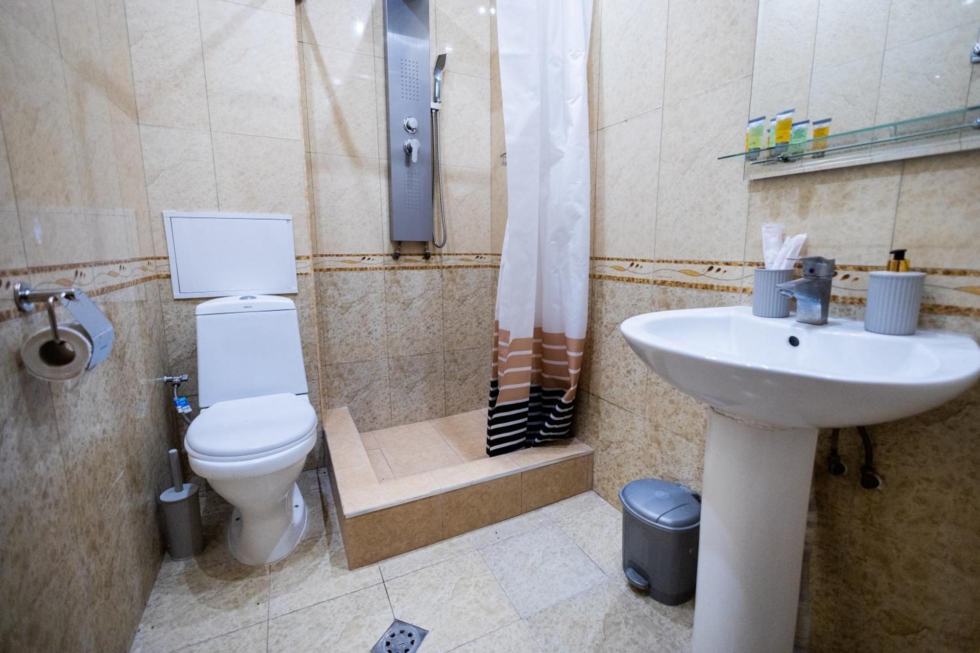 Yan Hotel Erevan Exterior foto