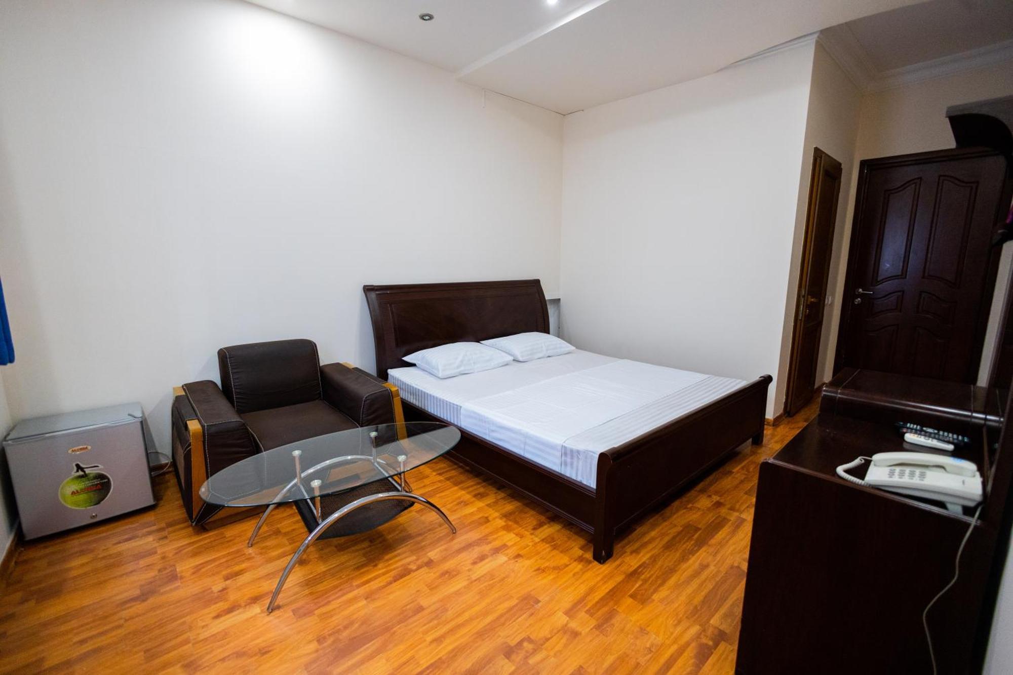Yan Hotel Erevan Exterior foto