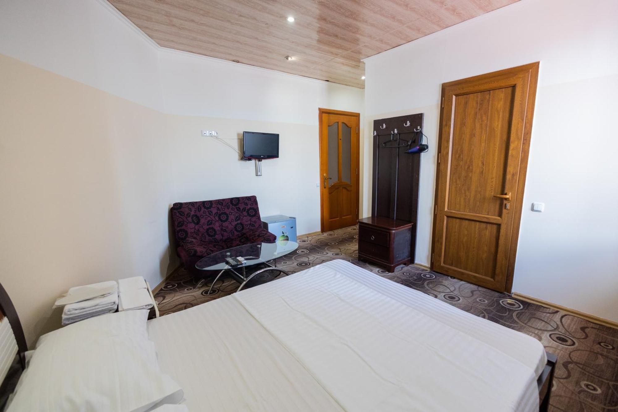 Yan Hotel Erevan Exterior foto