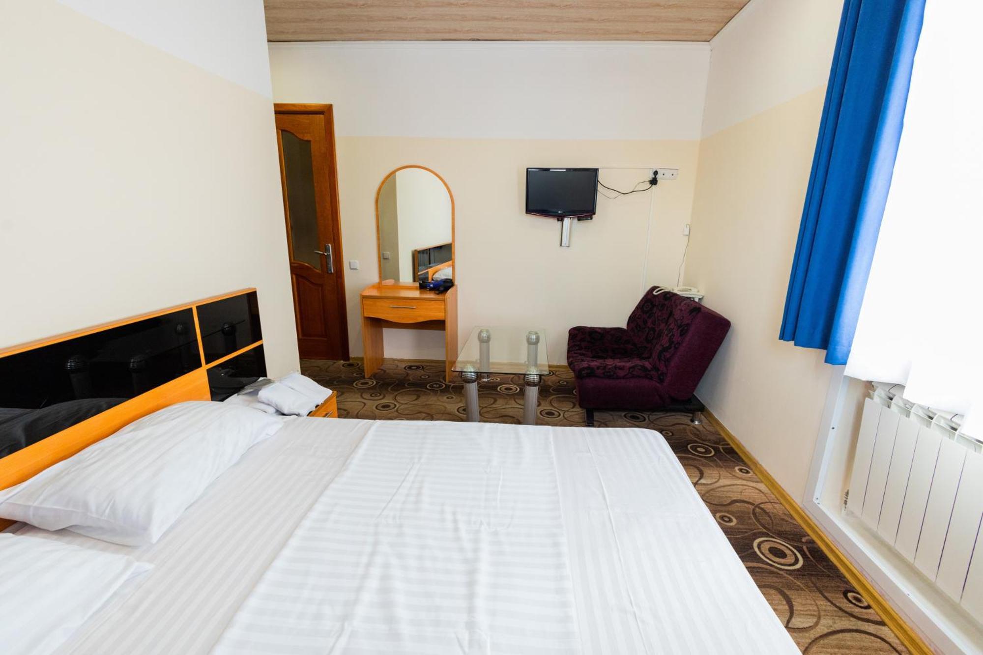 Yan Hotel Erevan Exterior foto