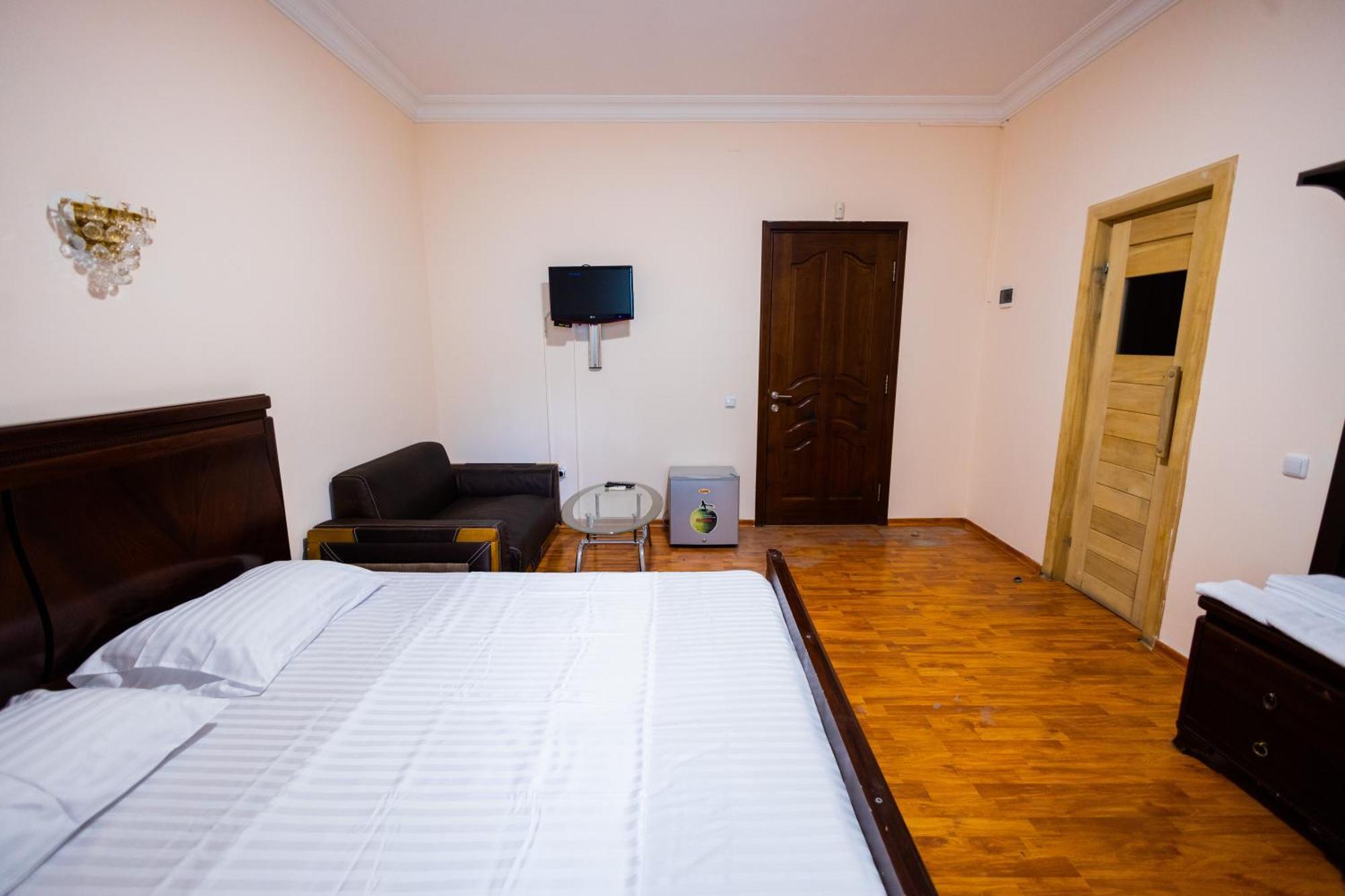 Yan Hotel Erevan Exterior foto