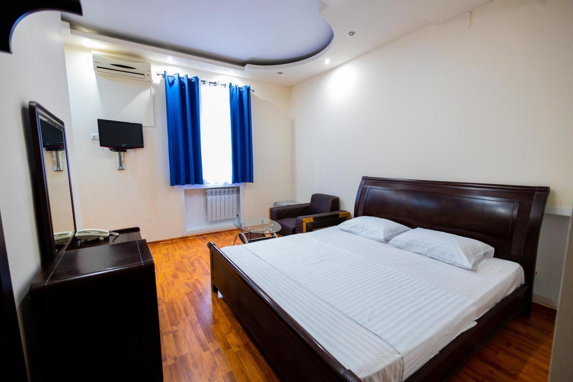 Yan Hotel Erevan Exterior foto
