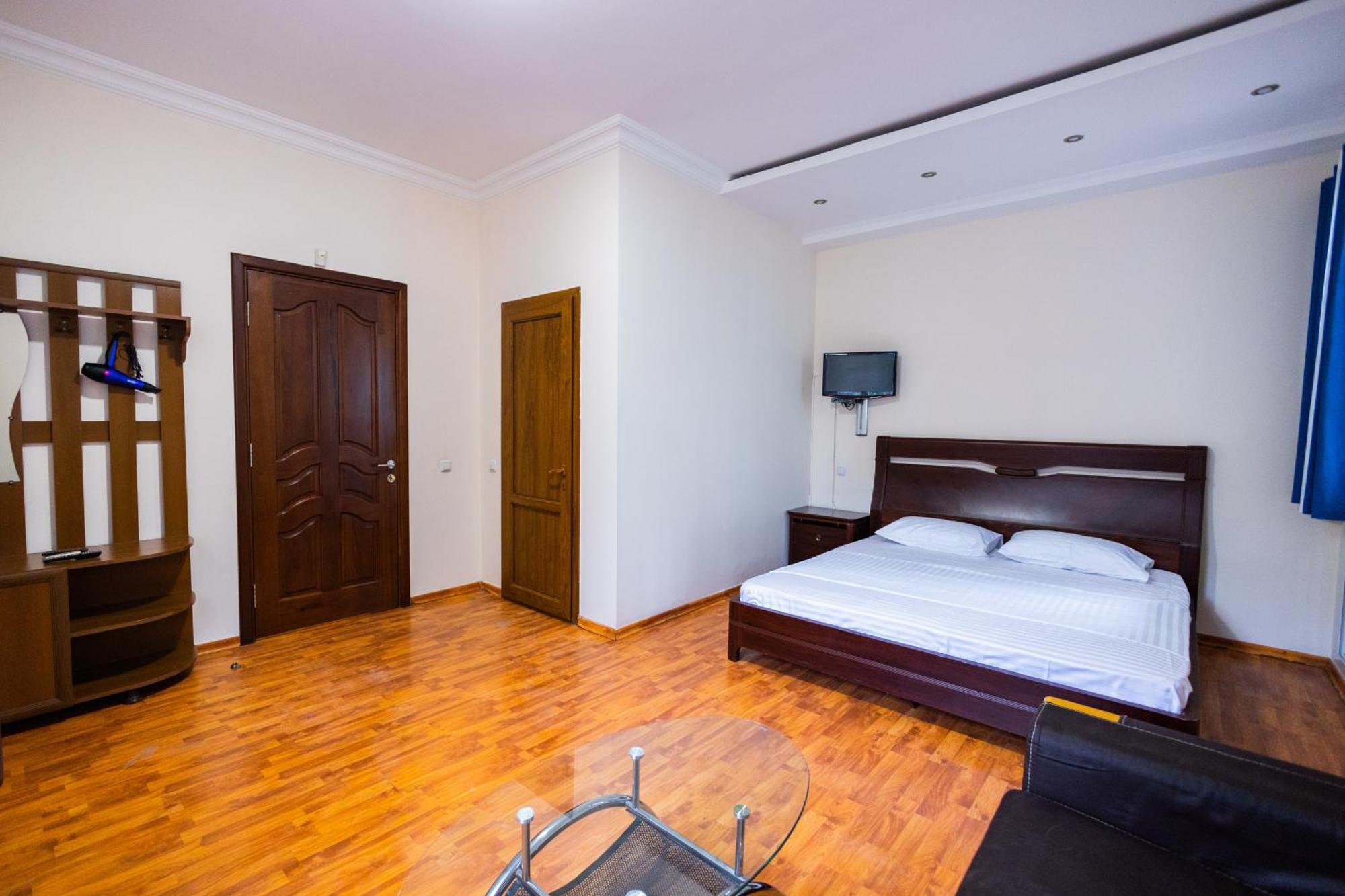 Yan Hotel Erevan Exterior foto