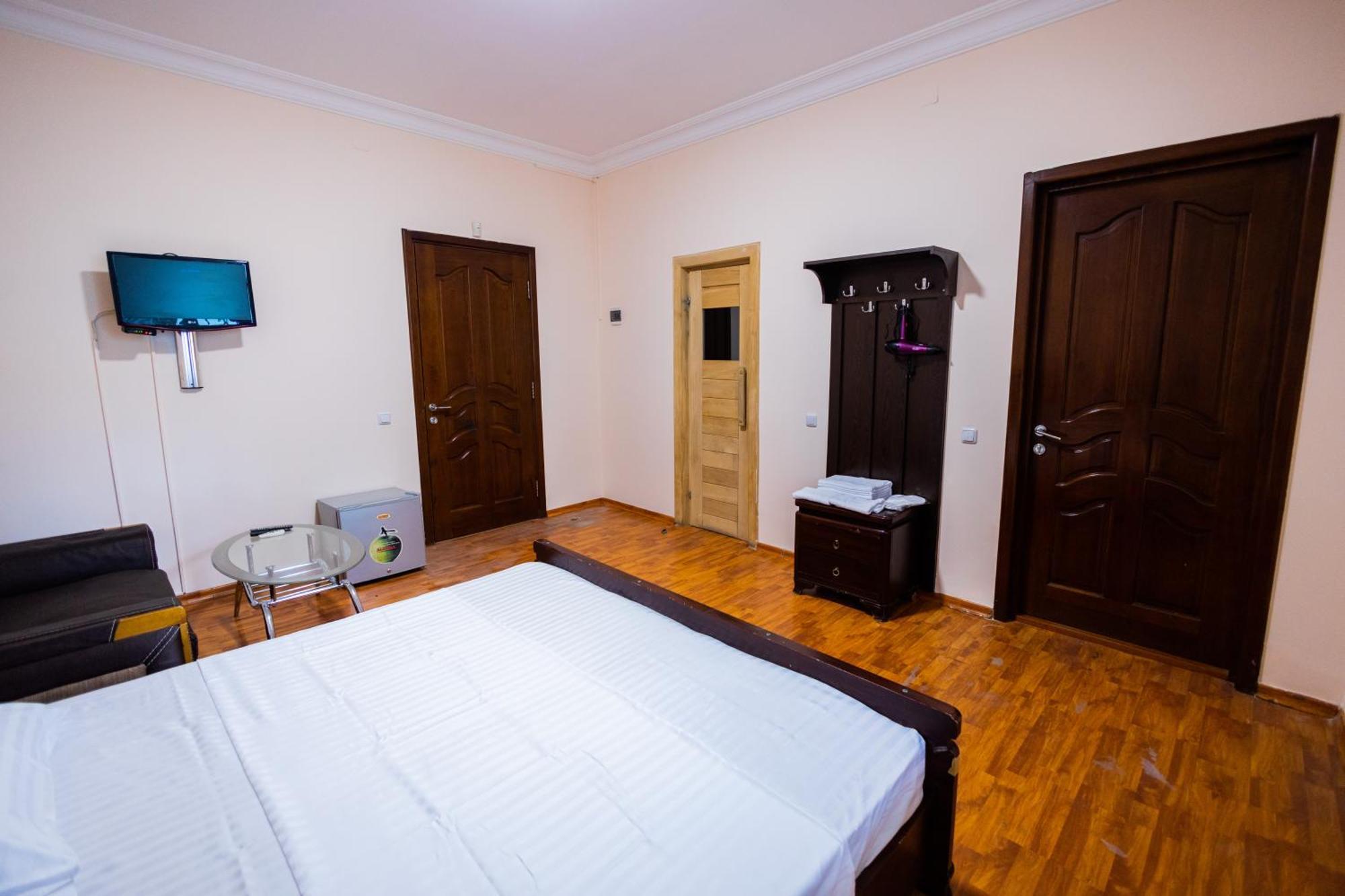 Yan Hotel Erevan Exterior foto
