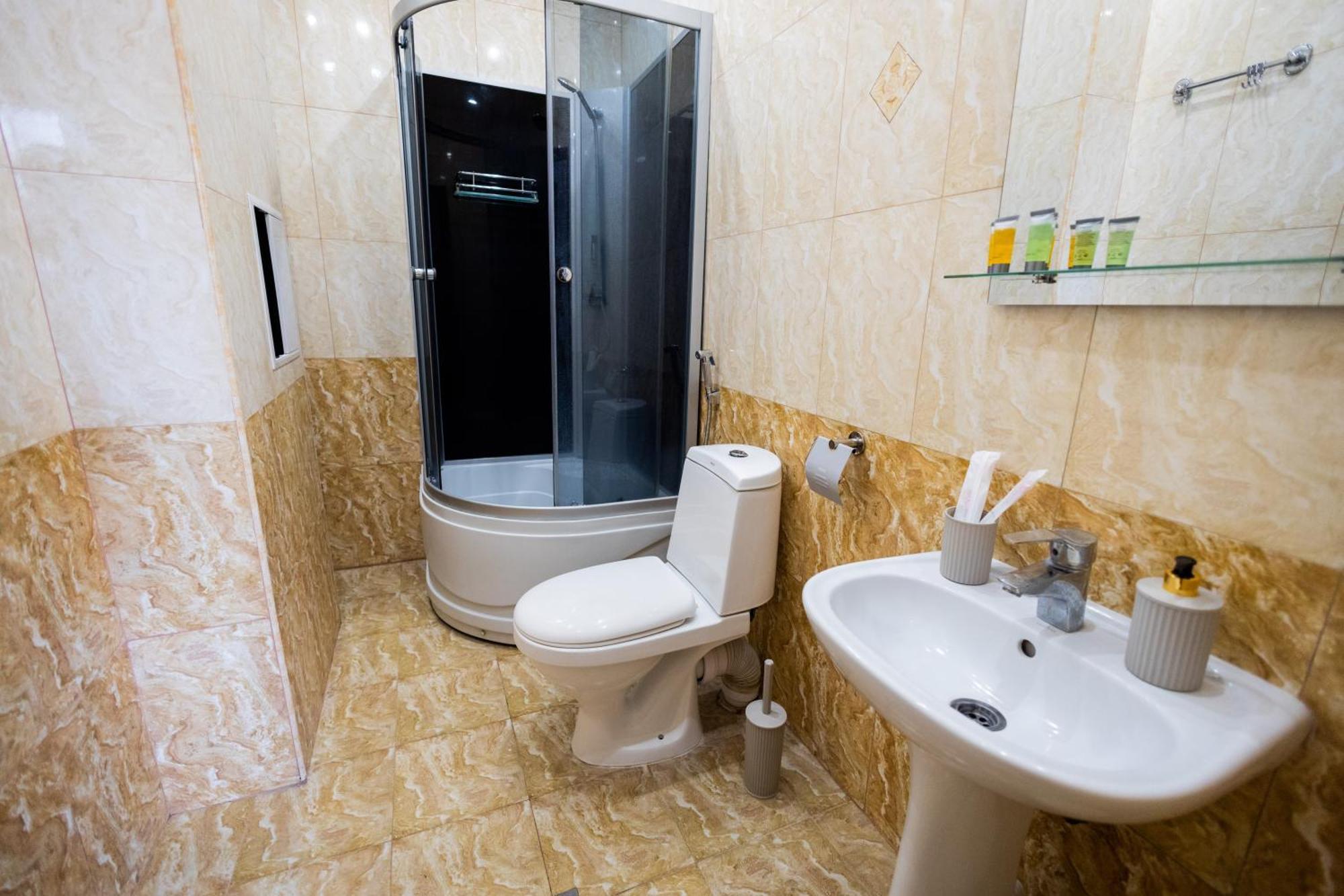Yan Hotel Erevan Exterior foto