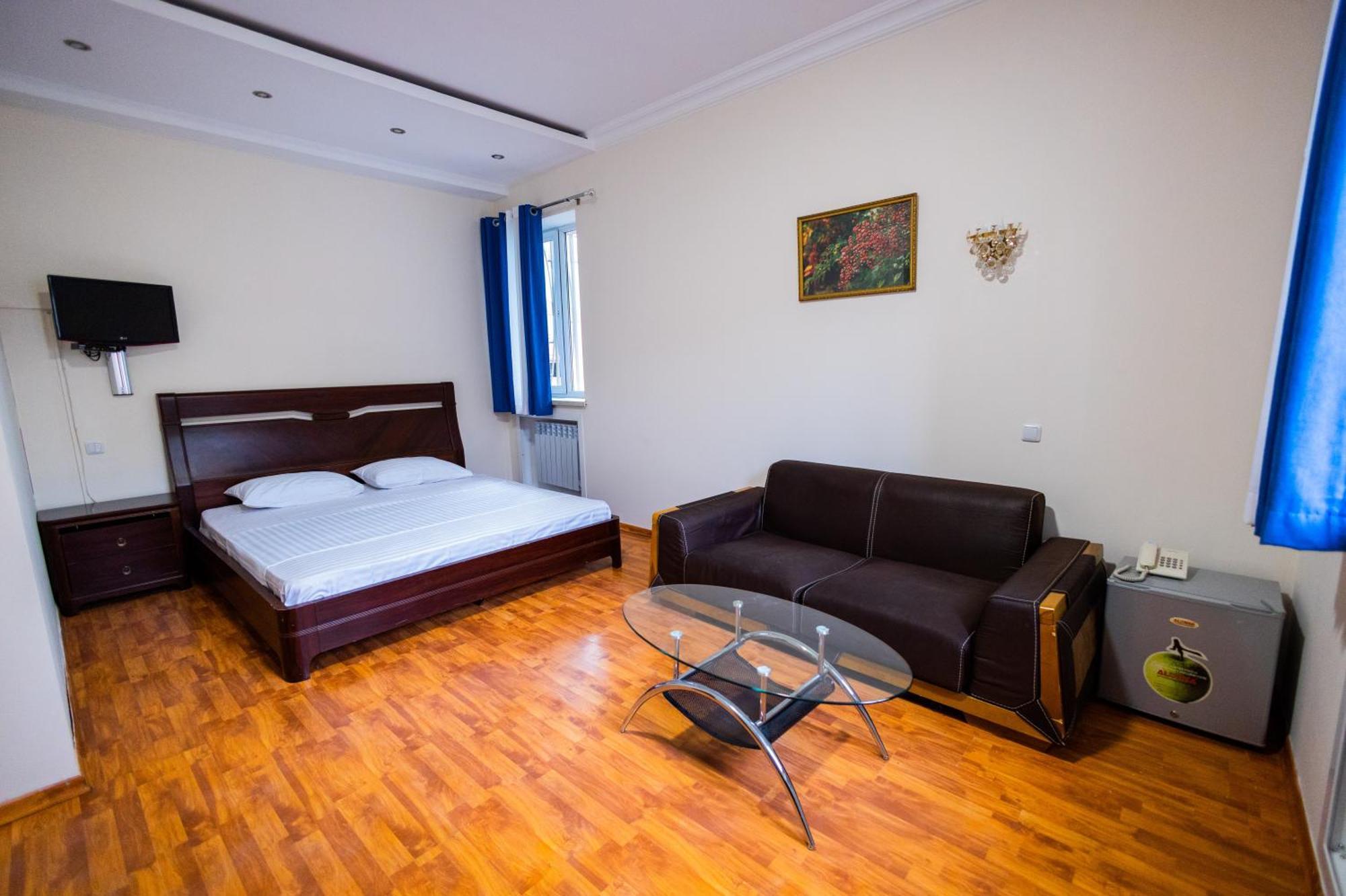 Yan Hotel Erevan Exterior foto